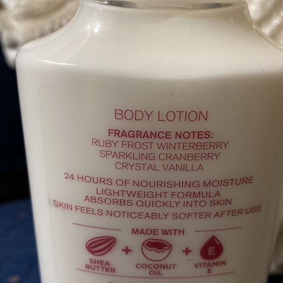 BATH & BODY WORKS SET. . . WINTERBERRY WONDER SCENT - Picture 6 of 6